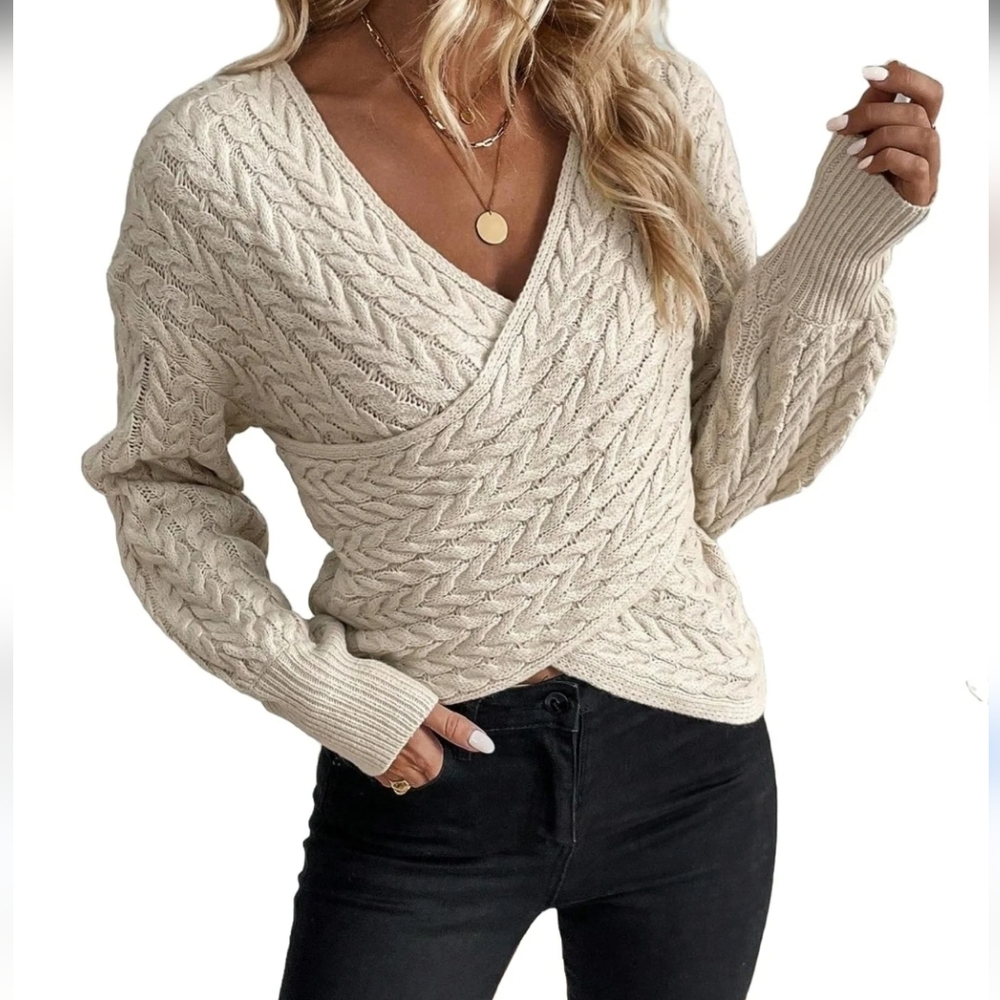 ✨️ Elegant Cable Knit Cream Sweater